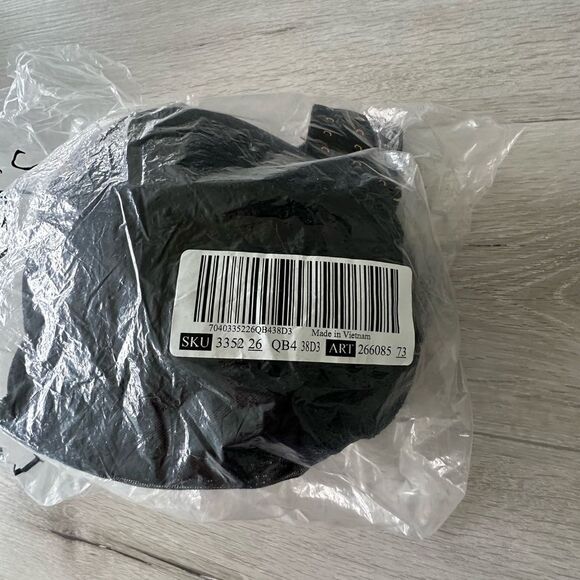 Victoria Secret Lace Push Up Bra Black 38DDD NWT IN PACKAGE - Picture 5 of 8